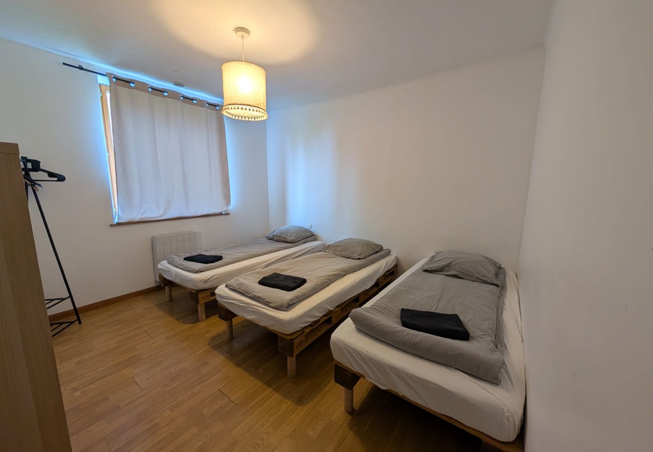 Villa à Charny Orée de Puisaye - So Villa Ricardière (89) - Piscine intérieure - Basket - 2h Paris - 30p.