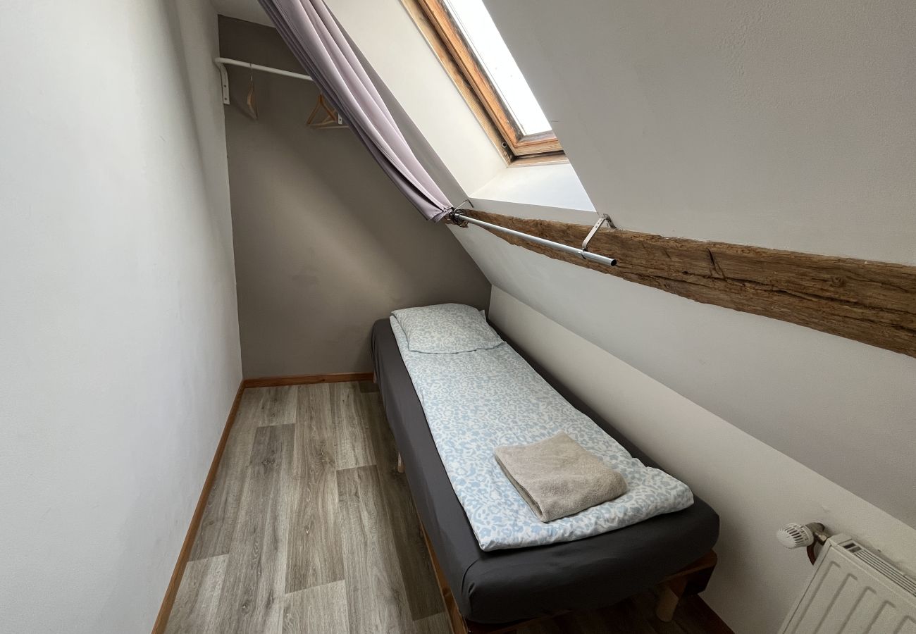 Villa à Les Menus - So Villa Champs Corons (61) - Piscine intérieure - Basket - 2h Paris - 30p.