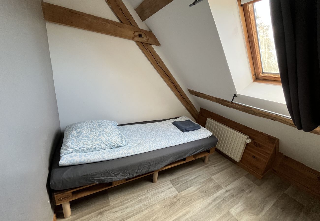 Villa à Les Menus - So Villa Champs Corons (61) - Piscine intérieure - Basket - 2h Paris - 30p.