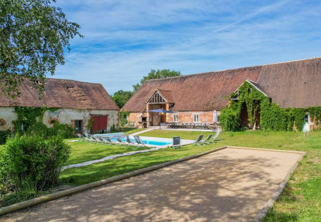 villa à Viglain - So Villa Reprenellière (45) - Piscine chauffée - Foot - 2h Paris - 30p.