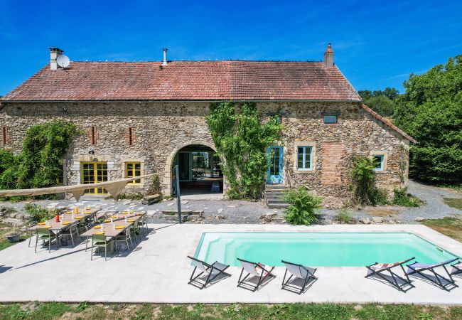 Villa à Avrée - So Villa La Coque (58) - Piscine chauffée - Basket - 2h Lyon - 30p.