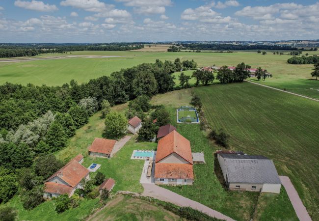 Villa à Lapalisse - Villa Petit Perrot (03) - Piscine chauffée - Citystade - 2h Lyon - 45p