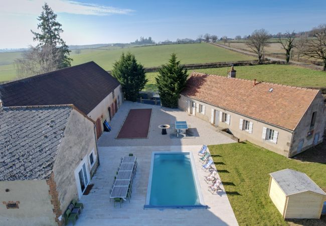 Villa à Mont - So Villas Fougères (71) - Piscine chauffée - Basket - 2h de Lyon - 30p.