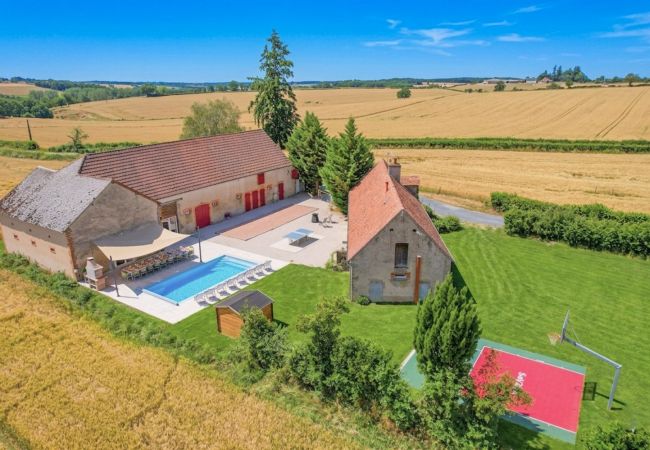 Villa à Mont - So Villas Fougères (71) - Piscine chauffée - Basket - 2h de Lyon - 30p.