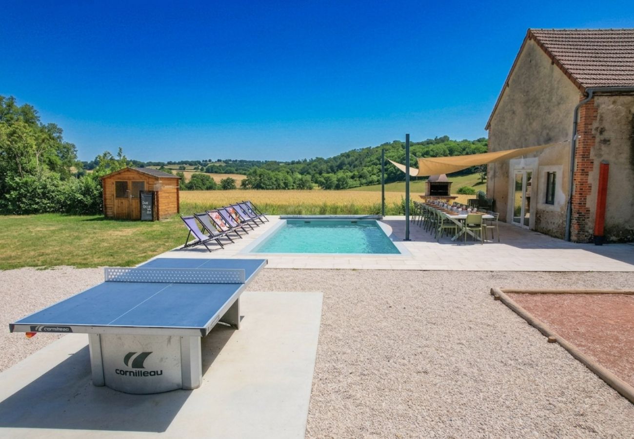 Villa à Mont - So Villas Fougères (71) - Piscine chauffée - Basket - 2h de Lyon - 30p.