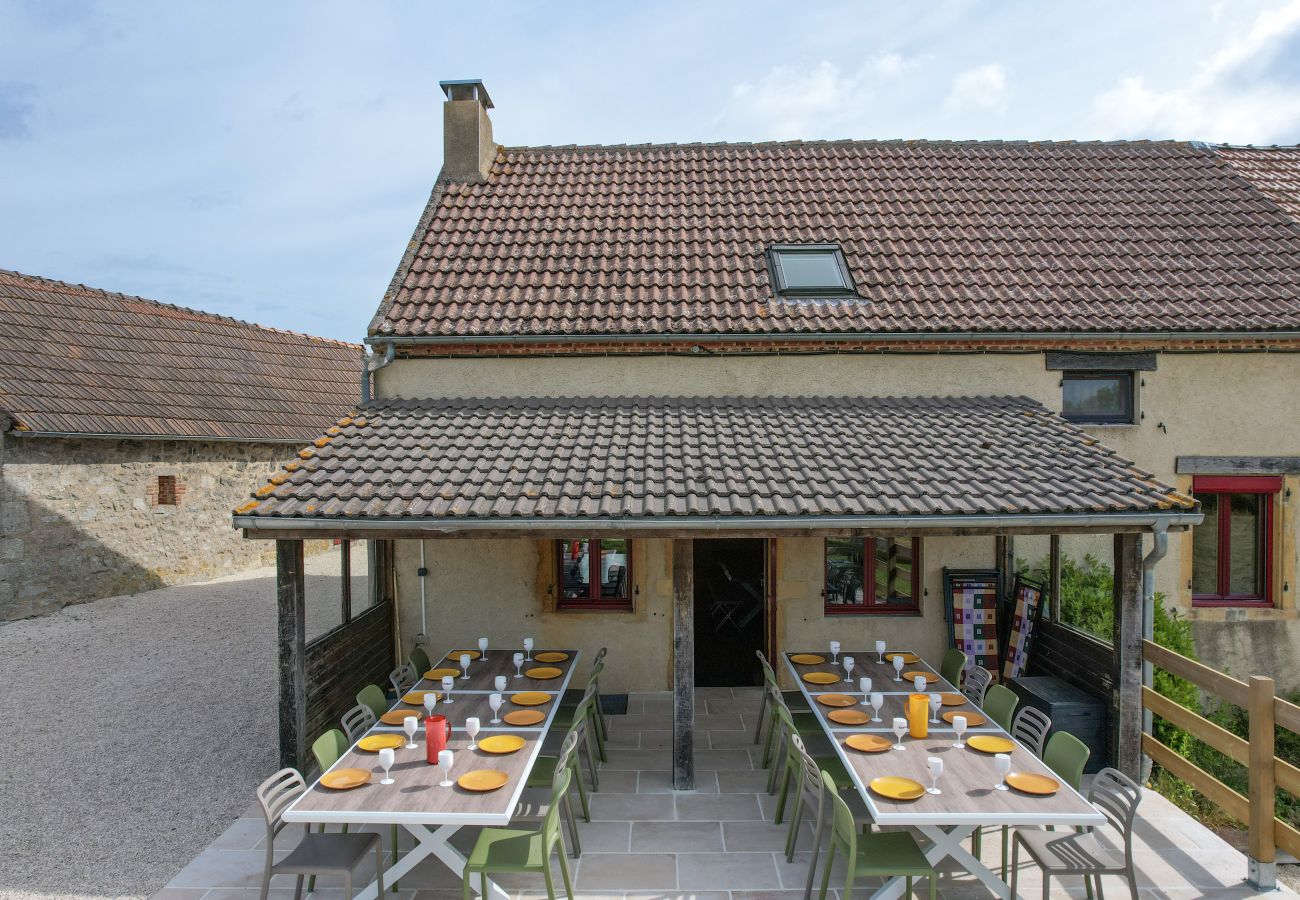 Villa à Neuvy-Grandchamp - So Villa Molise au Blanc (71) – Piscine chauffée – Sauna – 2h de Lyon – 30p.