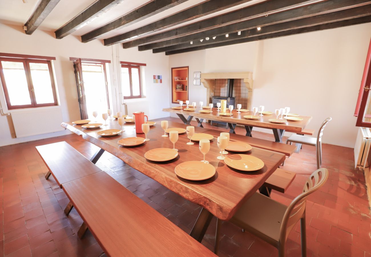 Villa à Neuvy-Grandchamp - So Villa Molise au Blanc (71) – Piscine chauffée – Sauna – 2h de Lyon – 30p.