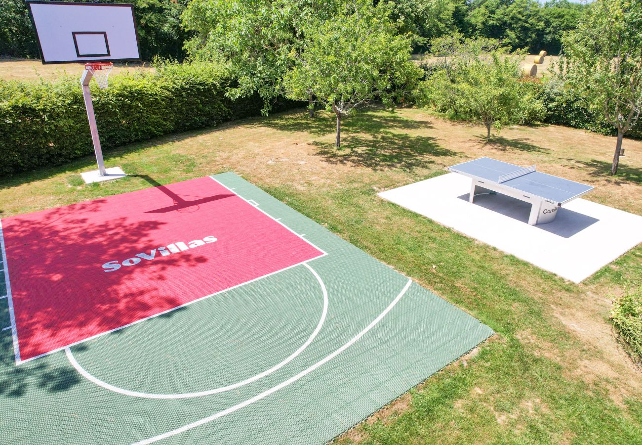 Villa à Lanty - So Villa Champs Roger (58) – Piscine chauffée – Basket – 2h de Lyon – 42p.