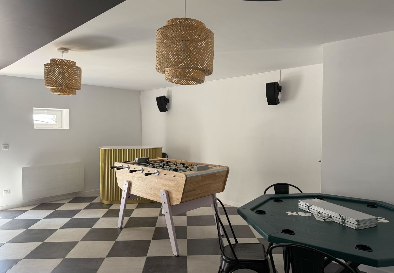 Villa à Concressault - So Villa Vaslots (18) – Piscine intérieure – Basket – 2h de Paris – 30p.