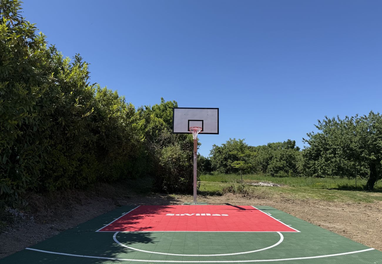 Villa à Concressault - So Villa Vaslots (18) – Piscine intérieure – Basket – 2h de Paris – 30p.