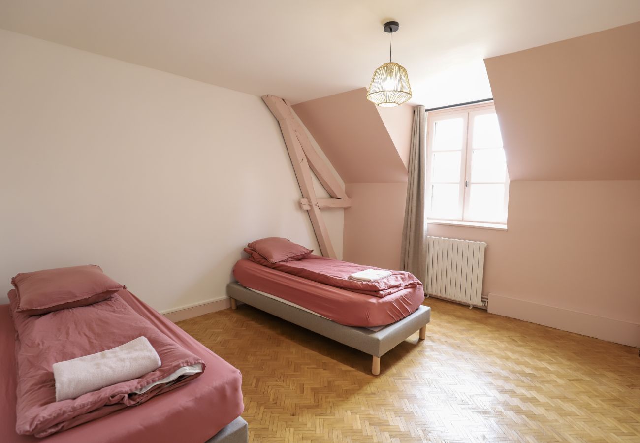 Villa à Concressault - So Villa Vaslots (18) – Piscine intérieure – Basket – 2h de Paris – 30p.