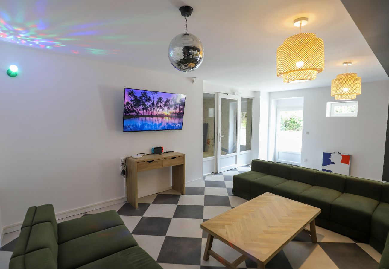 Villa à Concressault - So Villa Vaslots (18) – Piscine intérieure – Basket – 2h de Paris – 30p.