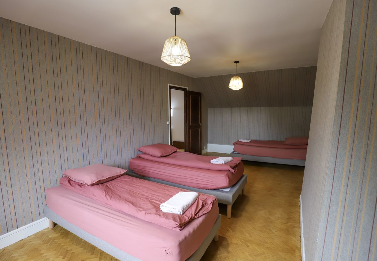 Villa à Concressault - So Villa Vaslots (18) – Piscine intérieure – Basket – 2h de Paris – 30p.