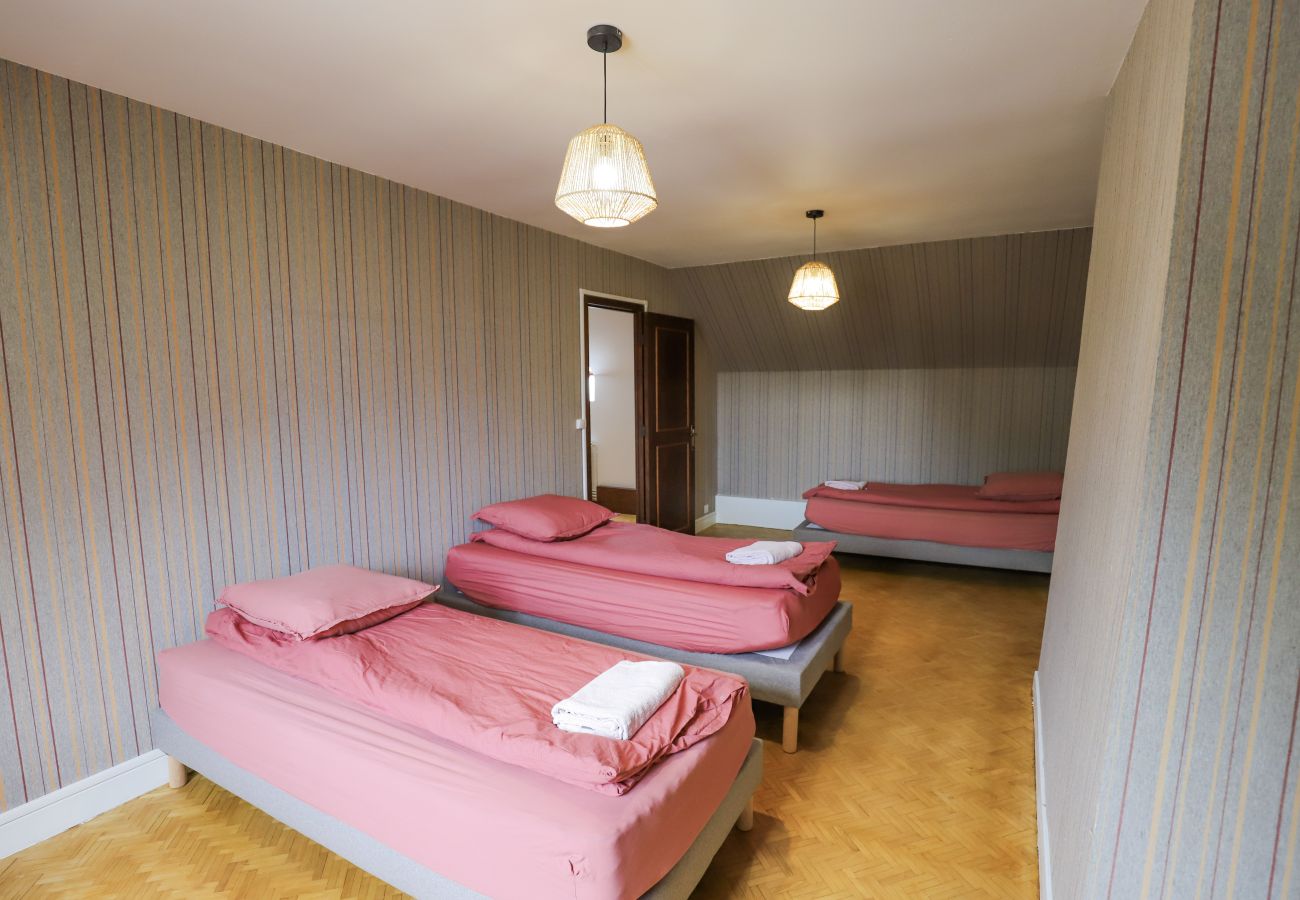 Villa à Concressault - So Villa Vaslots (18) – Piscine intérieure – Basket – 2h de Paris – 30p.