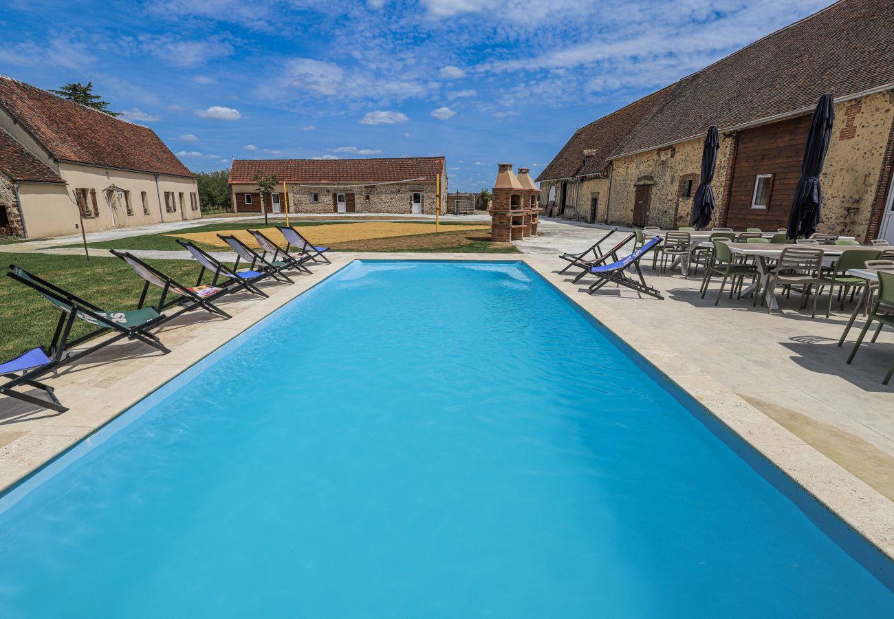 Villa à Saint-Eliph - So Villa Bois Lecomte (28) - Piscine intérieure et extérieure - Padel - 2h de Paris - 60p.