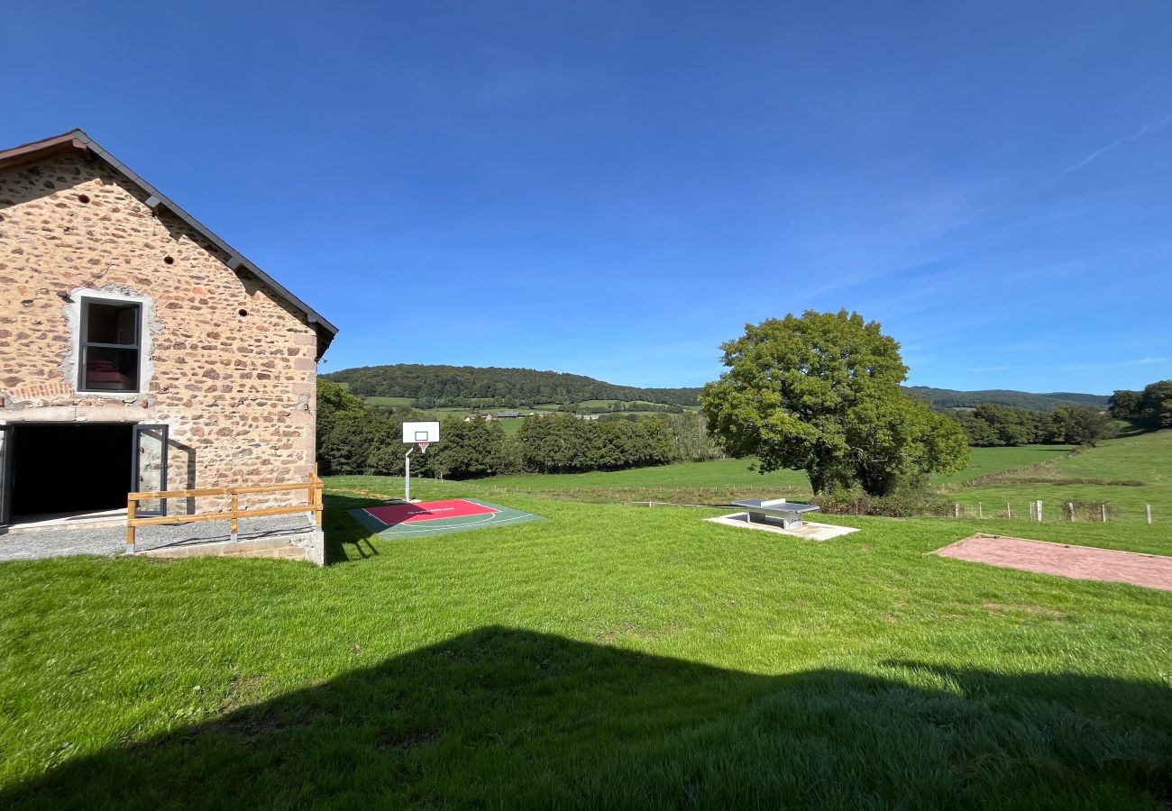 Villa à Larochemillay - So Villa Le Chalet (58) – Piscine intérieure – Basket – 2h de Lyon  – 45p.