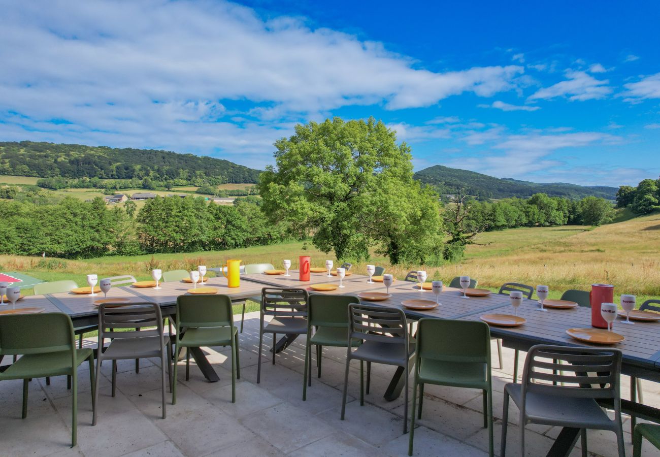 Villa à Larochemillay - So Villa Le Chalet (58) – Piscine intérieure – Basket – 2h de Lyon  – 45p.