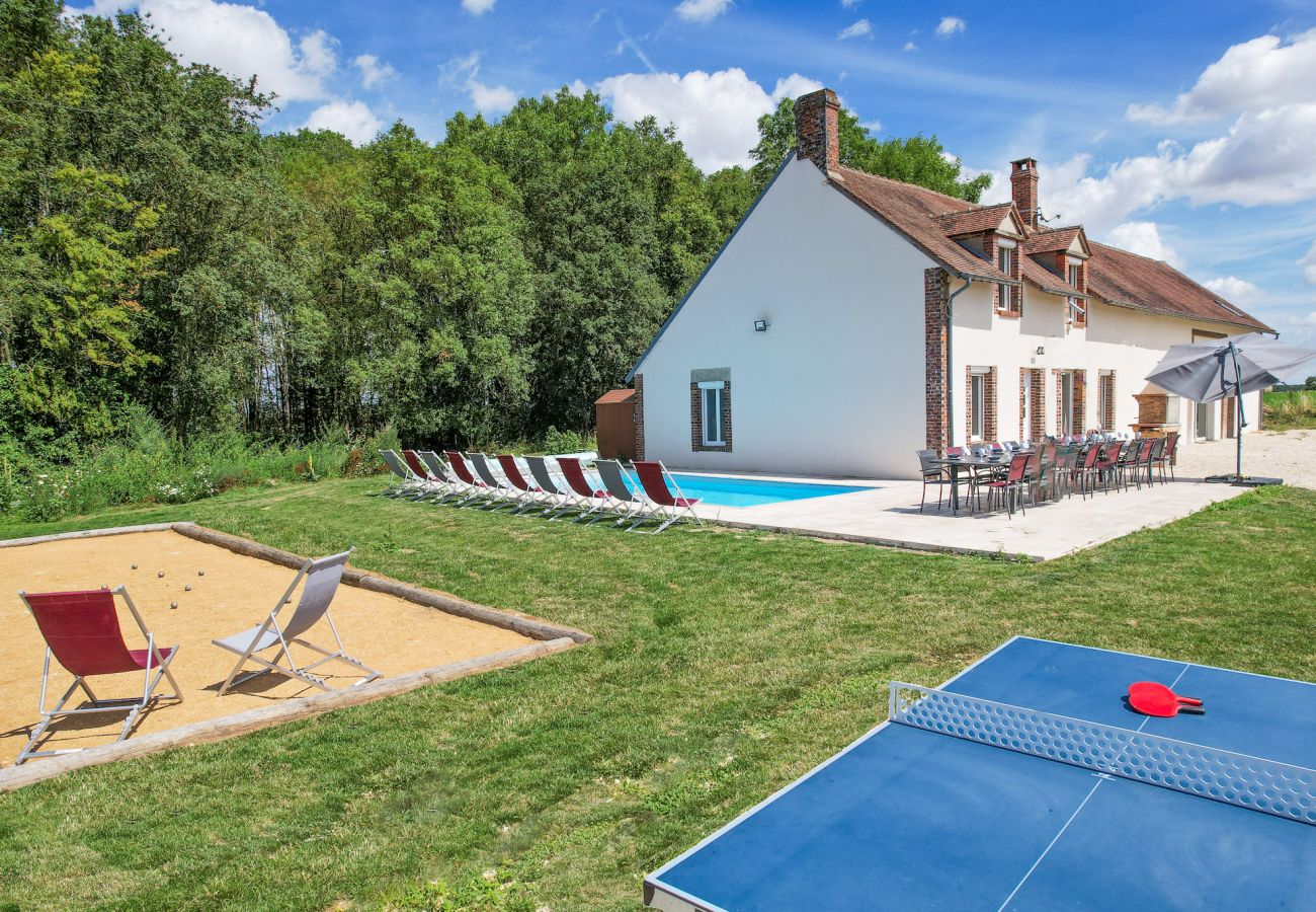 Villa à Triguères - So Villas Houx 2 (45) – Piscine chauffée – Foot – 2h de Paris – 15p.