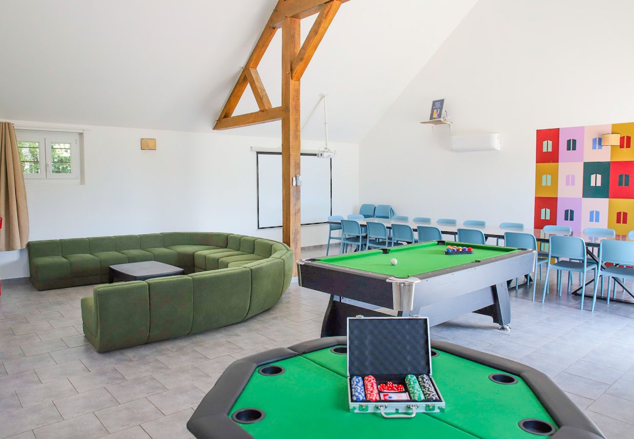 Villa à Triguères - So Villas Houx 2 (45) – Piscine chauffée – Foot – 2h de Paris – 15p.