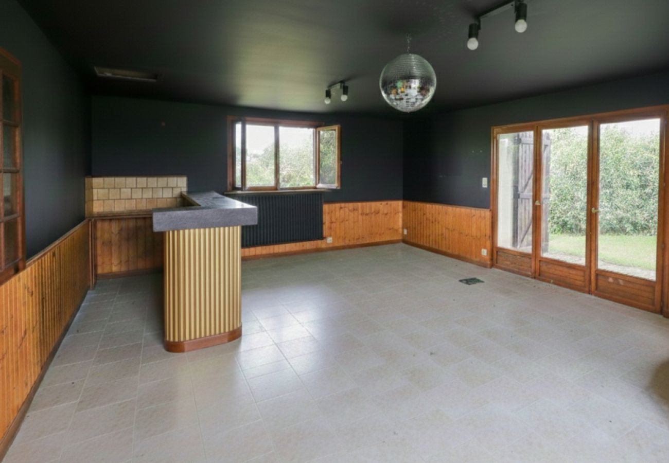 Villa à Villeblevin  - Villeblevin (89) - Piscine chauffée - Basket - 2h de Paris - 30p.