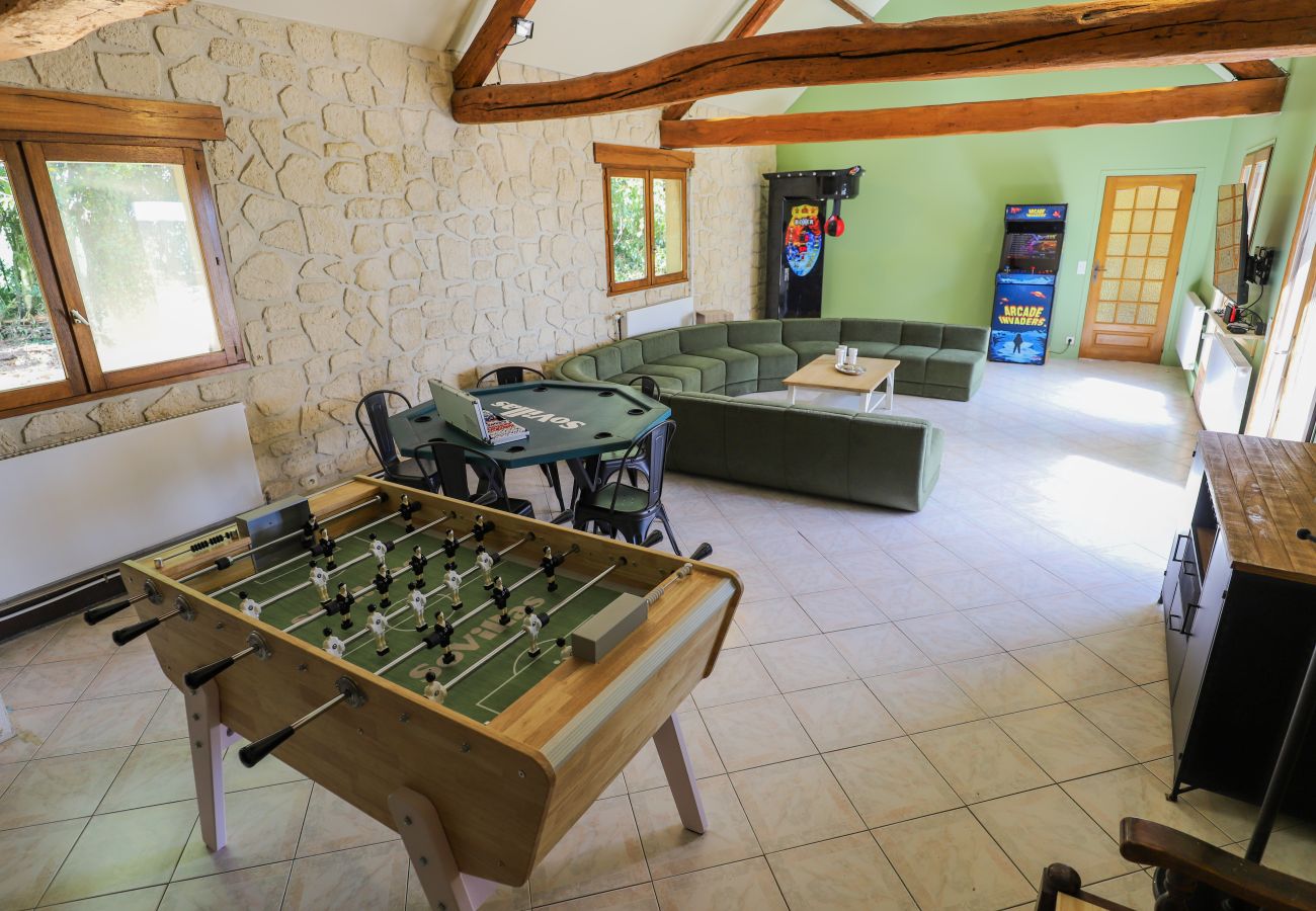 Villa à Villeblevin  - So Villas Villeblevin (89) - Piscine chauffée - Basket - 2h de Paris - 30p.