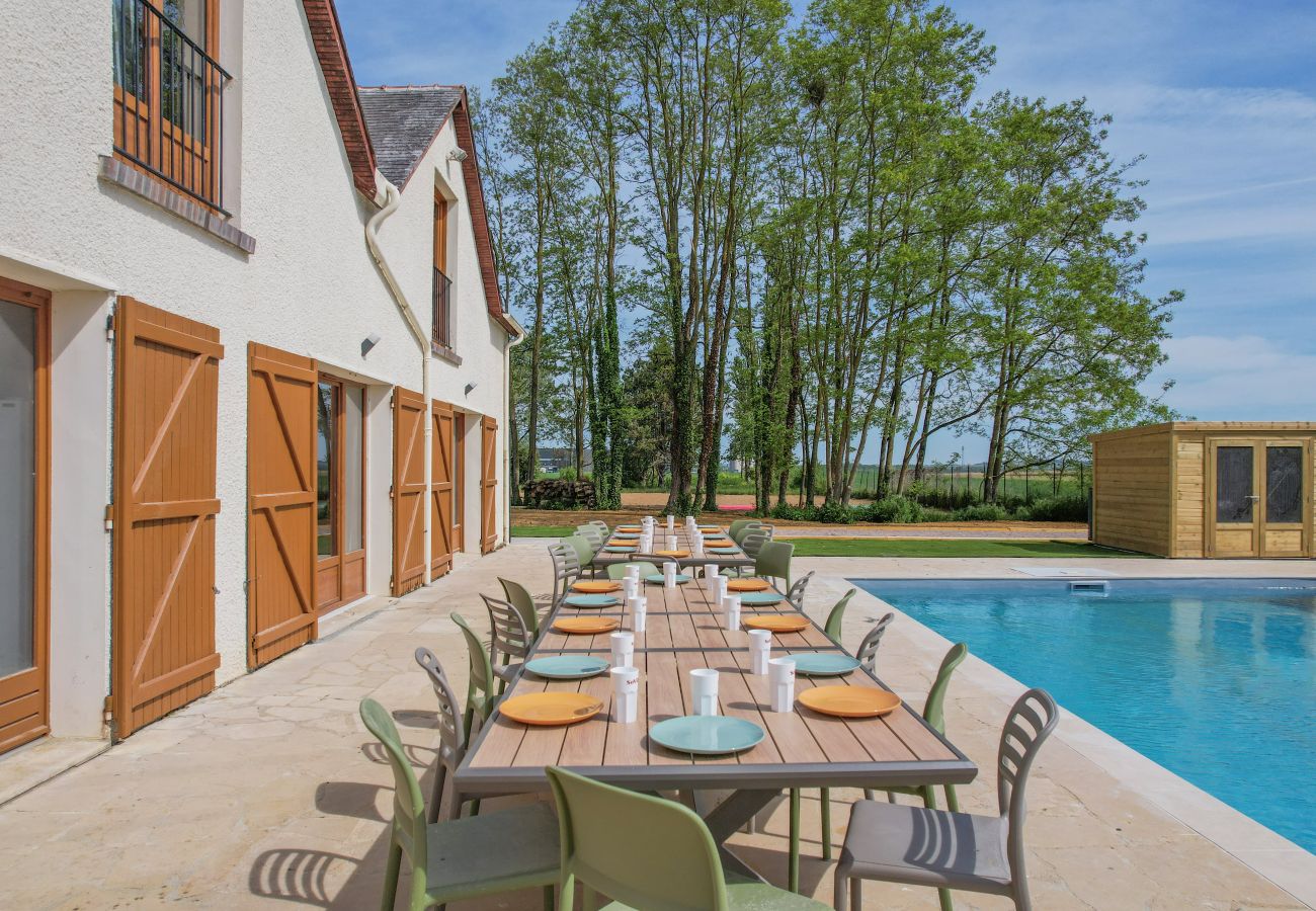 Villa à Villeblevin  - So Villas Villeblevin (89) - Piscine chauffée - Basket - 2h de Paris - 30p.