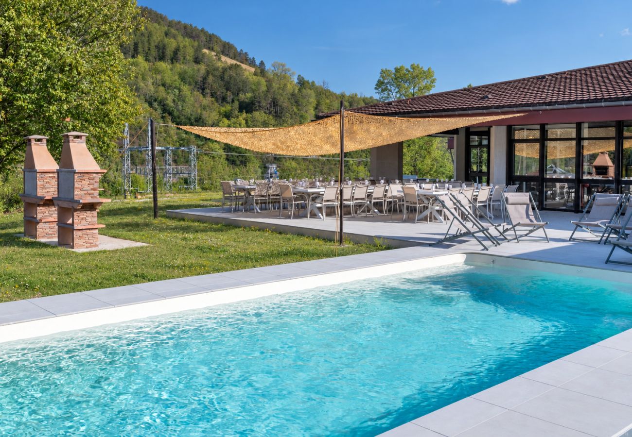 Villa à Poncin - So Villa Poncin (01) - Piscine intérieure et extérieure - Citystade - 1h de Lyon/Genève - 60p.
