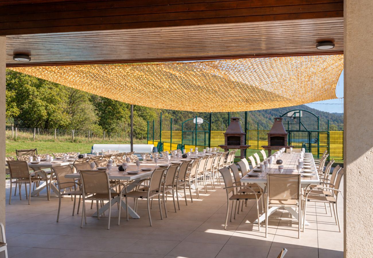 Villa à Poncin - So Villa Poncin (01) - Piscine intérieure et extérieure - Citystade - 1h de Lyon/Genève - 60p.