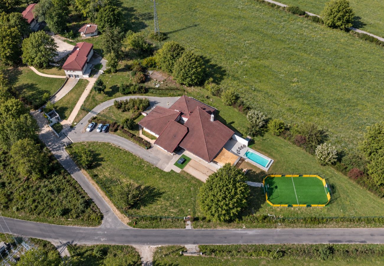 Villa à Poncin - So Villa Poncin (01) - Piscine intérieure et extérieure - Citystade - 1h de Lyon/Genève - 60p.