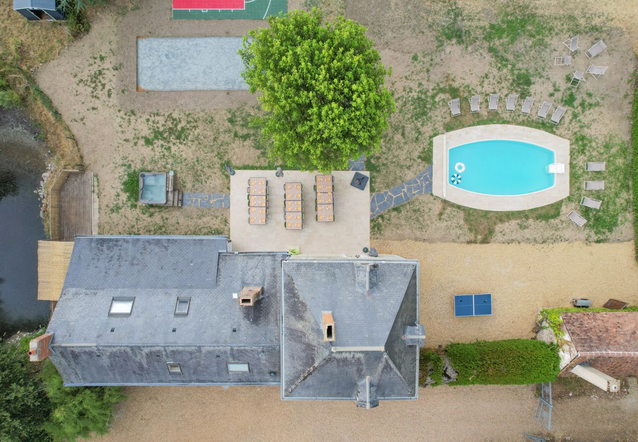 Villa à Noyant - So Villa La Messagerie (49) - Piscine chauffée - Basket - 2h de Nantes - 36p.