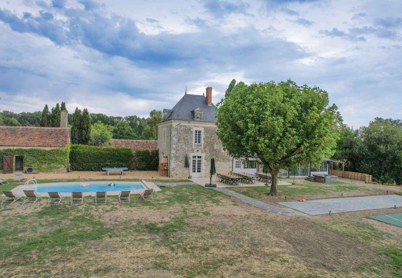 Villa à Noyant - So Villa La Messagerie (49) - Piscine chauffée - Basket - 2h de Nantes - 36p.