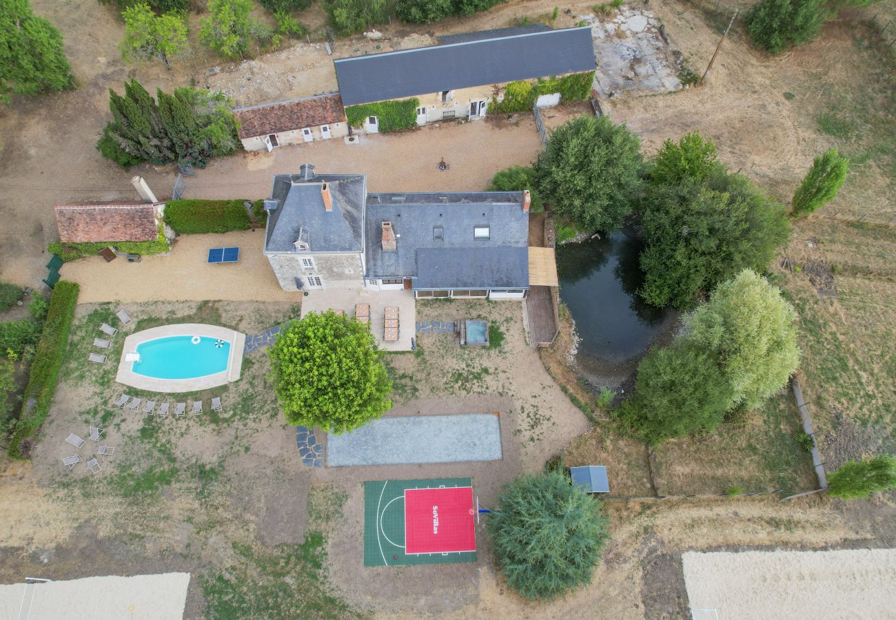 Villa à Noyant - So Villa La Messagerie (49) - Piscine chauffée - Basket - 2h de Nantes - 36p.