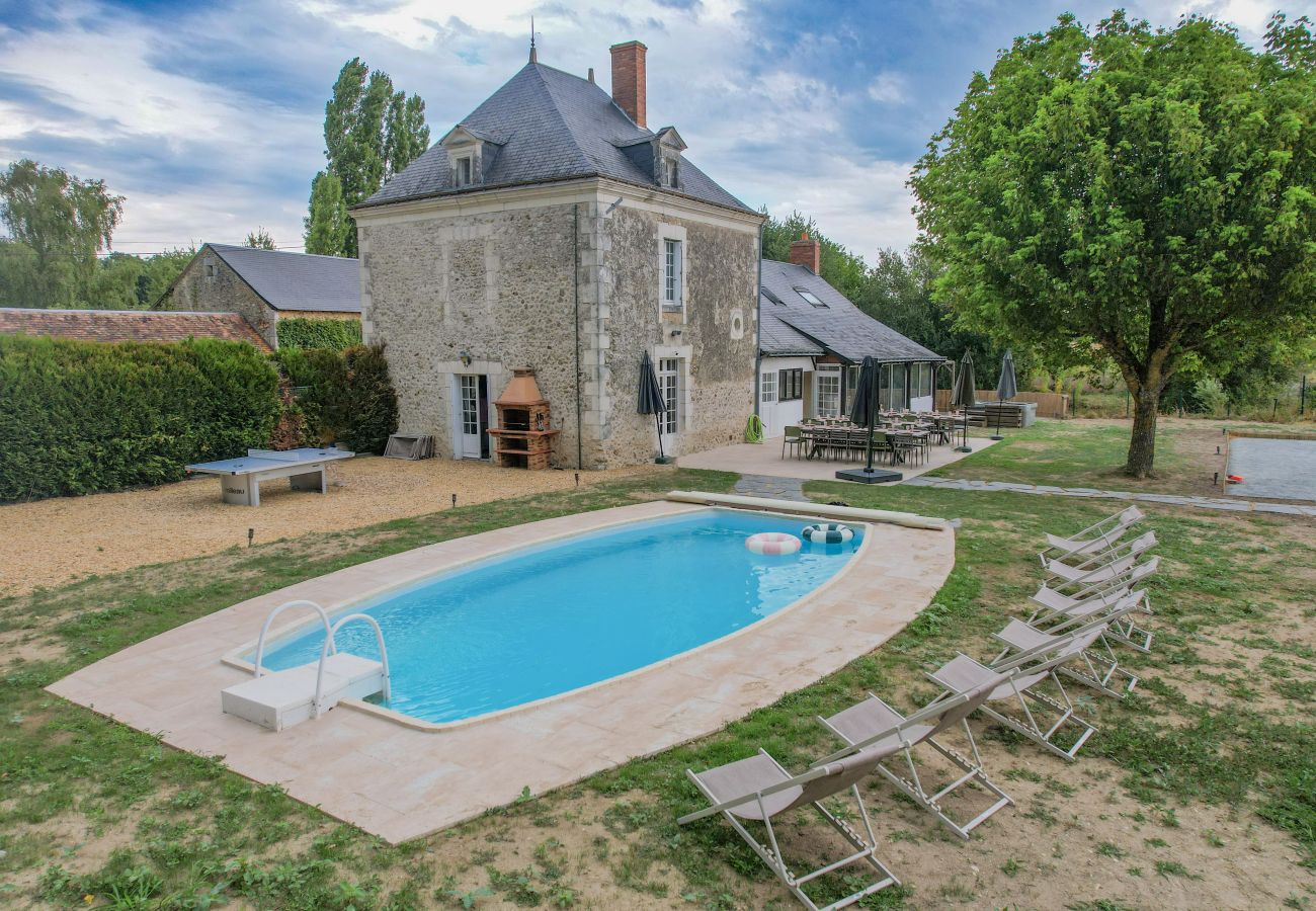 Villa à Noyant - So Villa La Messagerie (49) - Piscine chauffée - Basket - 2h de Nantes - 36p.