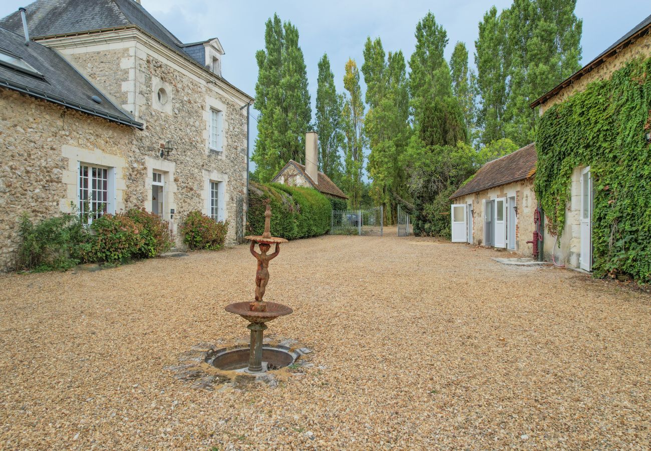 Villa à Noyant - So Villa La Messagerie (49) - Piscine chauffée - Basket - 2h de Nantes - 36p.
