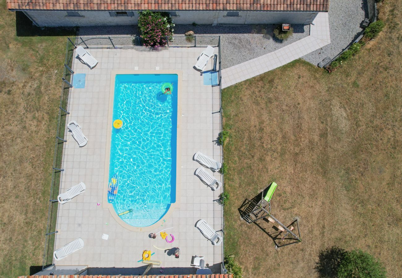Villa à Berneuil - So Villa Chez Penet (16) - Piscine extérieure - Beach Volley - 1h de Bordeaux - 30p.