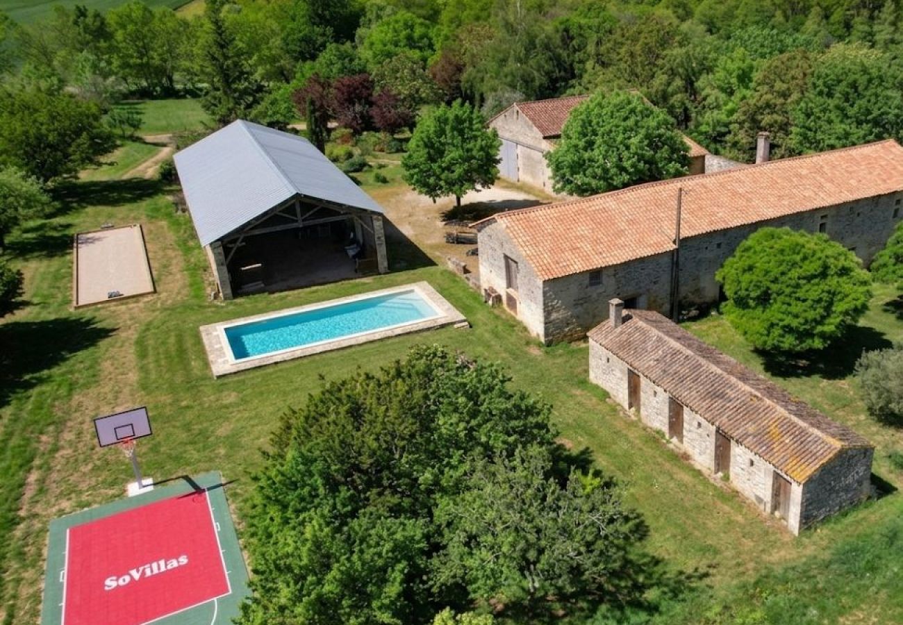 Villa à Marcillé - So Villa Bauvais (79) - Piscine chauffée - Basket - 2h de Nantes - 45p.